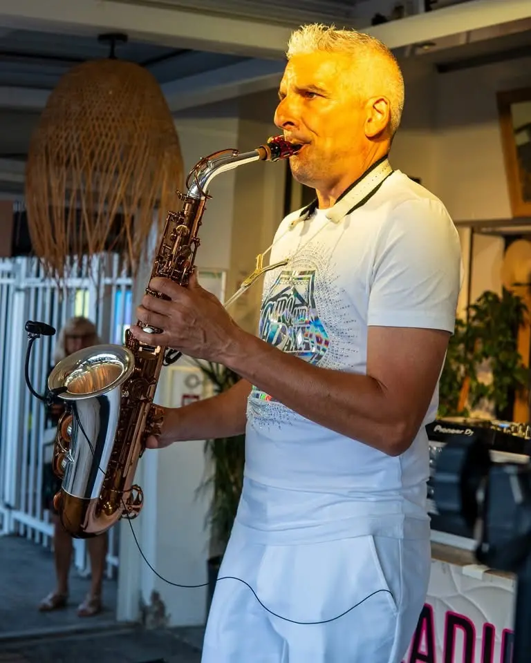 Saxophoniste pendant une soirée à La Sergerie